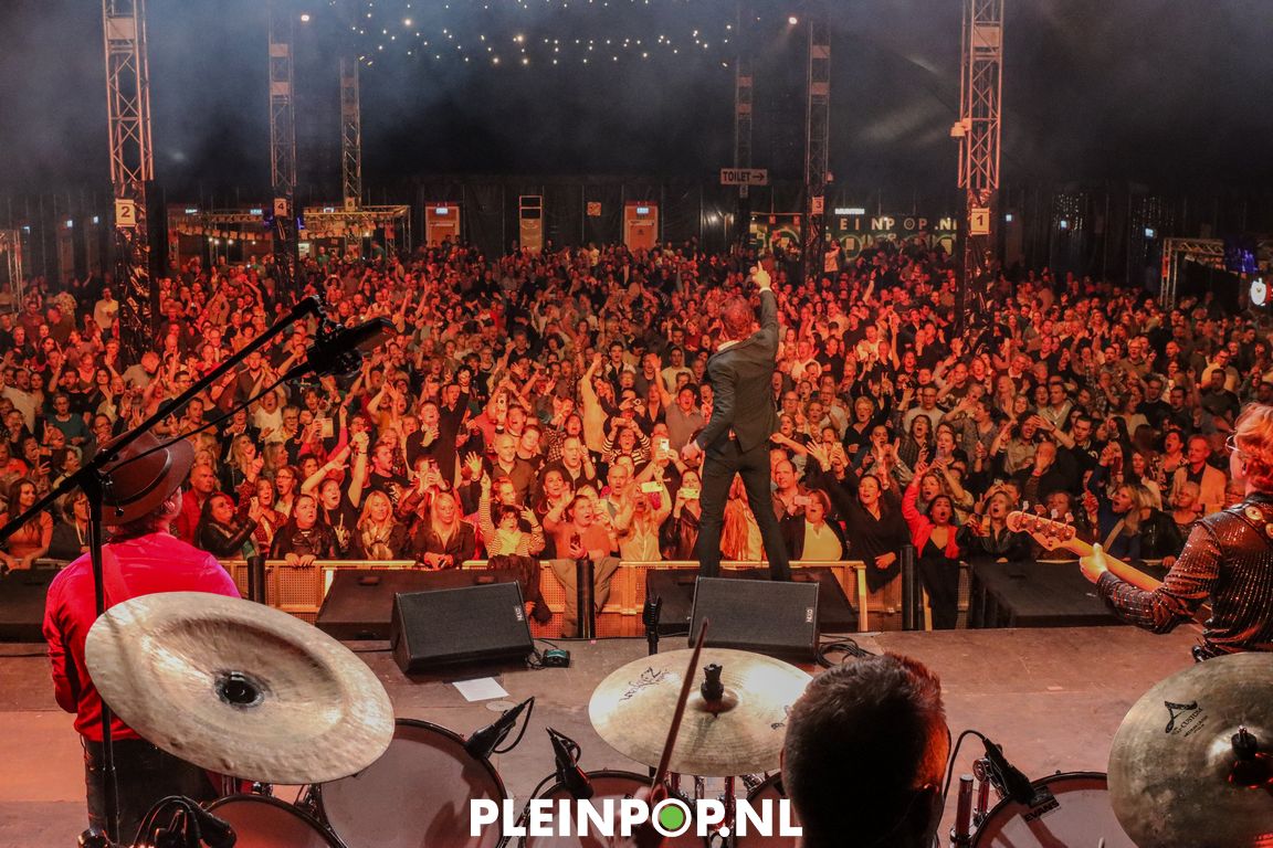 BOUKE & THE ELVIS MATTERS BAND    (13)